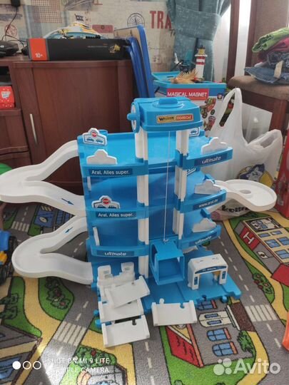 Трек, парковка, гараж для машинок