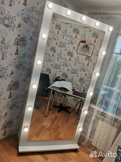 Гримерное зеркало в полный рост