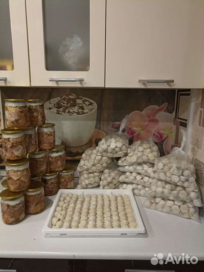 Пельмени домашние, вареники домашние, тушёнка