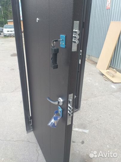 Дверь входная металлическая бу