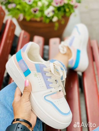 Кроссовки женские 39 размер