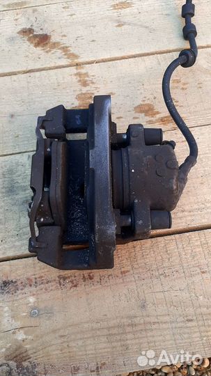 Суппорт передний BMW 5-Series 525I E60