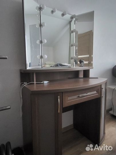 Продаётся туалетный столик