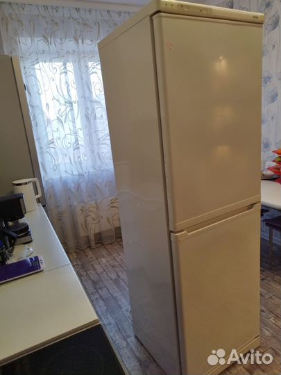 Холодильник Stinol 103-L