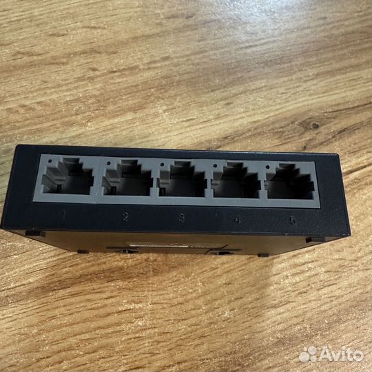 Коммутатор для интернета TP-Link LS1005G