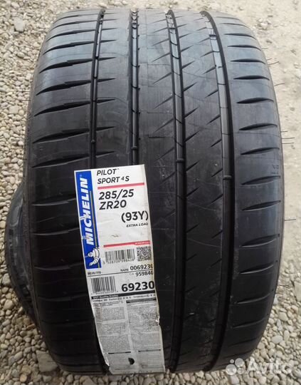 Michelin Pilot Sport 4 S 285/25 R20 93Y