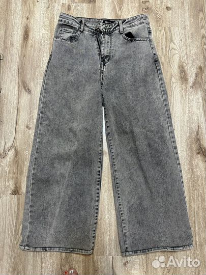 Джинсы широкие