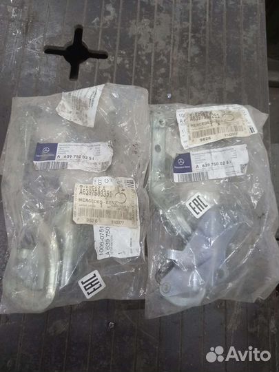 Петли капота Mercedes-Benz Vito/Viano W639