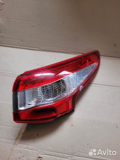 Фонарь задний правый на Nissan qashqai j11