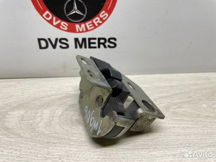 Замок двери задний Mercedes Sprinter W906