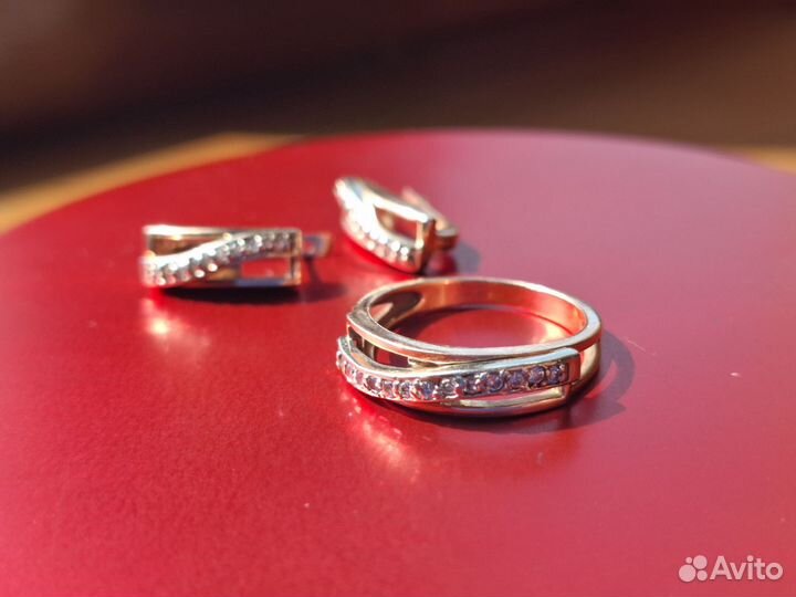 Комплект украшений золотой