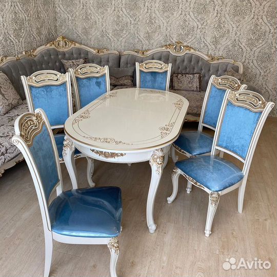 Стол и стулья