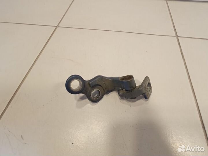 Петля двери передней правой нижняя Ford Focus 1 DN