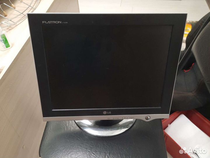 Монитор LG L1520B