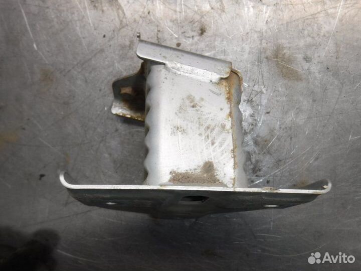 Кронштейн усилителя бампера задний левый