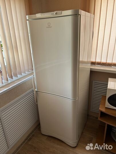 Холодильник бу indesit