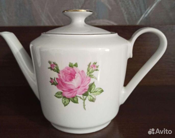 Набор посуды из фарфора