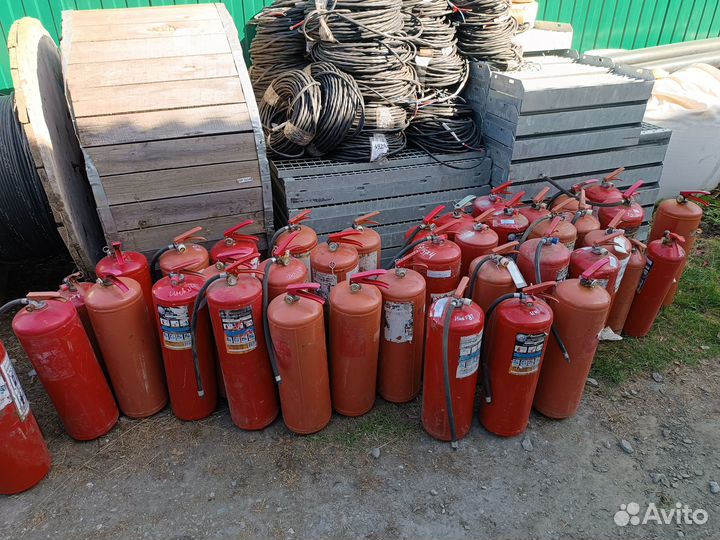 Огнетушители порошковые старые