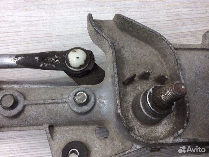 Трапеция стеклоочистителей в сборе Mitsubishi L200