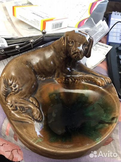 Пепельница фаянсовая с собакой