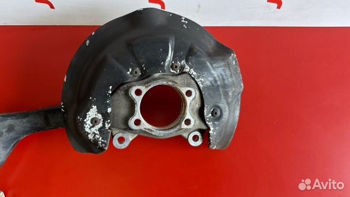 Кулак поворотный передний правый Audi A6 C6 AUK