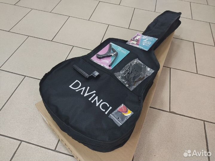 Акустическая гитара новая + набор