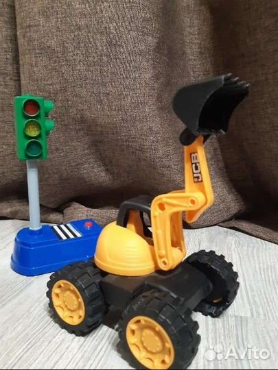 Игрушки для мальчика/поезда,трансформеры, хотвилс