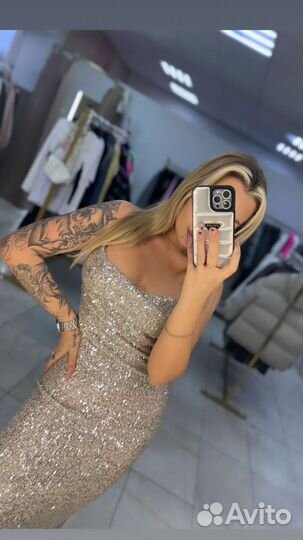 Платья и костюмы женские