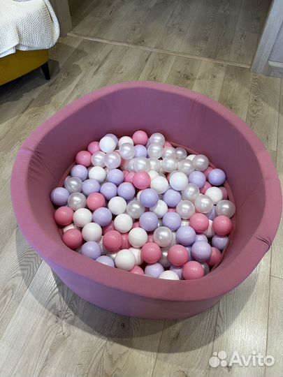Сухой бассейн с шариками