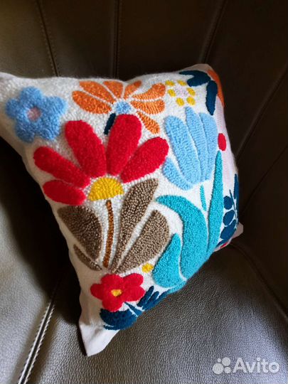 Декоративная подушка с ручной ковровой вышивкой