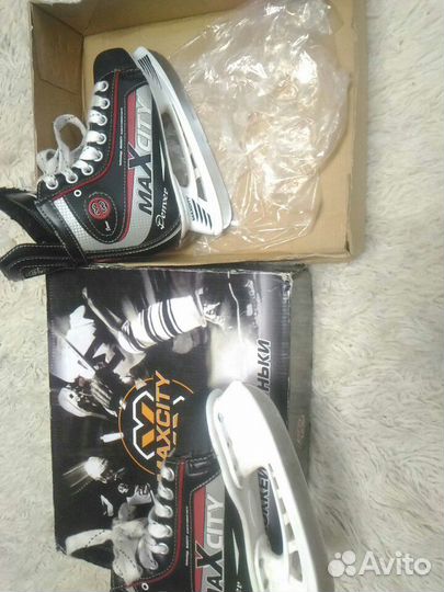 Хоккейные коньки