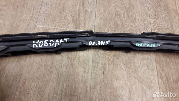 Решетка радиатора верхняя №4 chevrolet Cobalt 2012