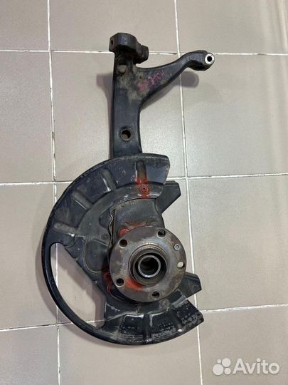 Ступица передняя левая Volkswagen Phaeton 2006