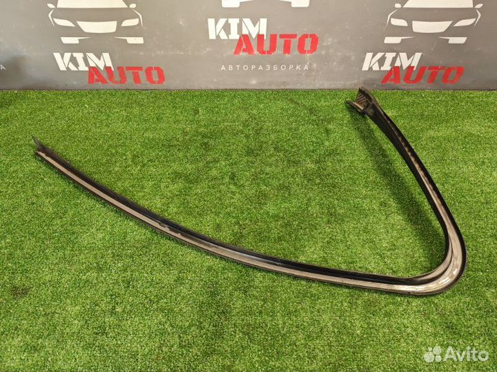 Накладка рамки двери передняя правая Ford Focus 2