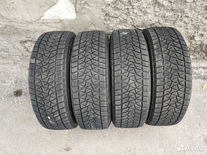 Bridgestone Blizzak DM-V2 225/65 R18