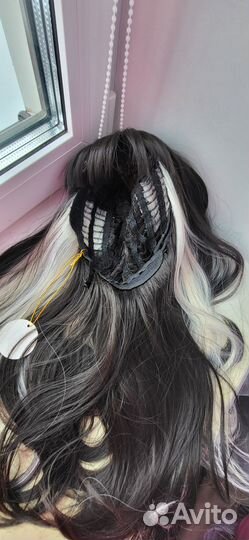 Парик новый чёрный с белыми прядями