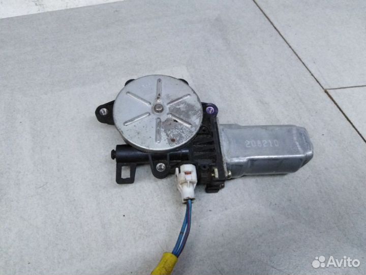 Моторчик заднего левого стеклоподъемника