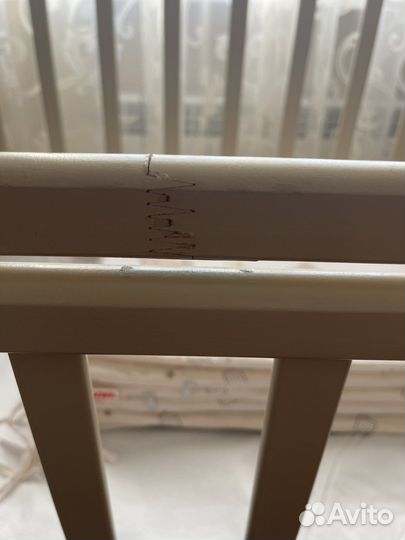 Детская кроватка с маятником