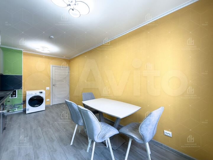 2-к. квартира, 54 м², 3/13 эт.