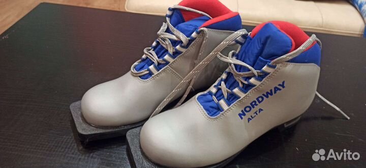 Лыжные ботинки