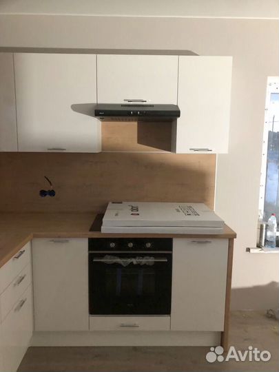 Кухня угловая белая