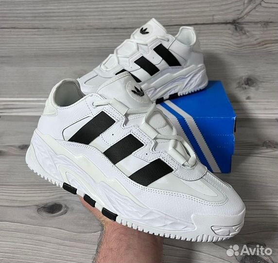 Кроссовки adidas