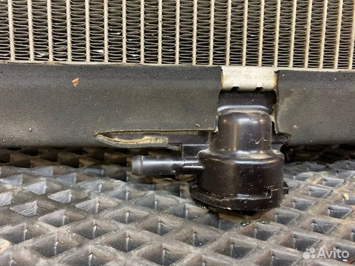 Радиатор охлаждения двигателя передний Mitsubishi