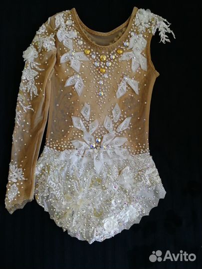 Нежный купальник для художественной гимнастики