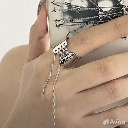 Кольцо с цепочкой новое