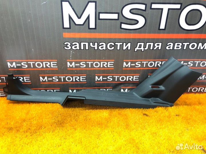 Накладка на порог салона задняя правая Volvo Xc90