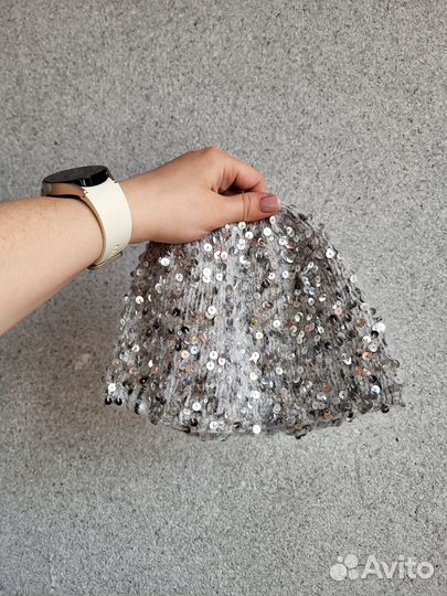 Шапка с пайетками