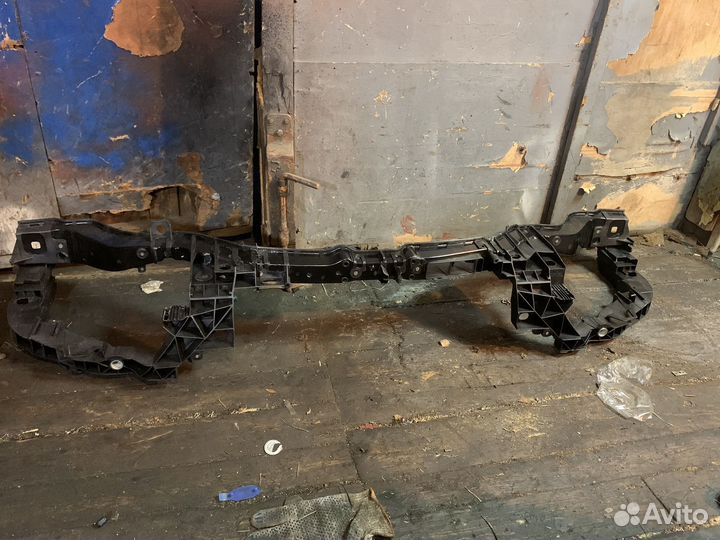 Панель перняя (телевизор) Ford focus 3