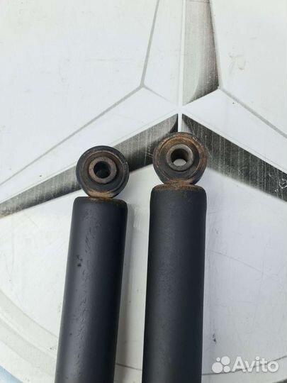 Комплект задних амортизаторов Mercedes W638 Vito