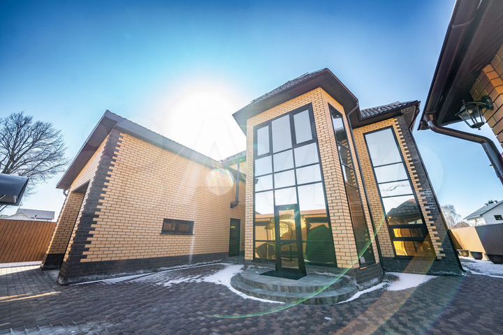 Коттедж 275,9 м² на участке 5 сот.